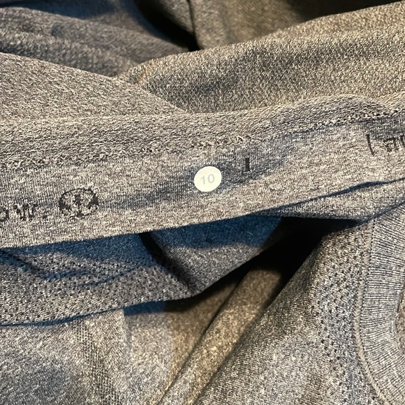 Lululemon, long sleeve swiftly - Picture 3 of 4
